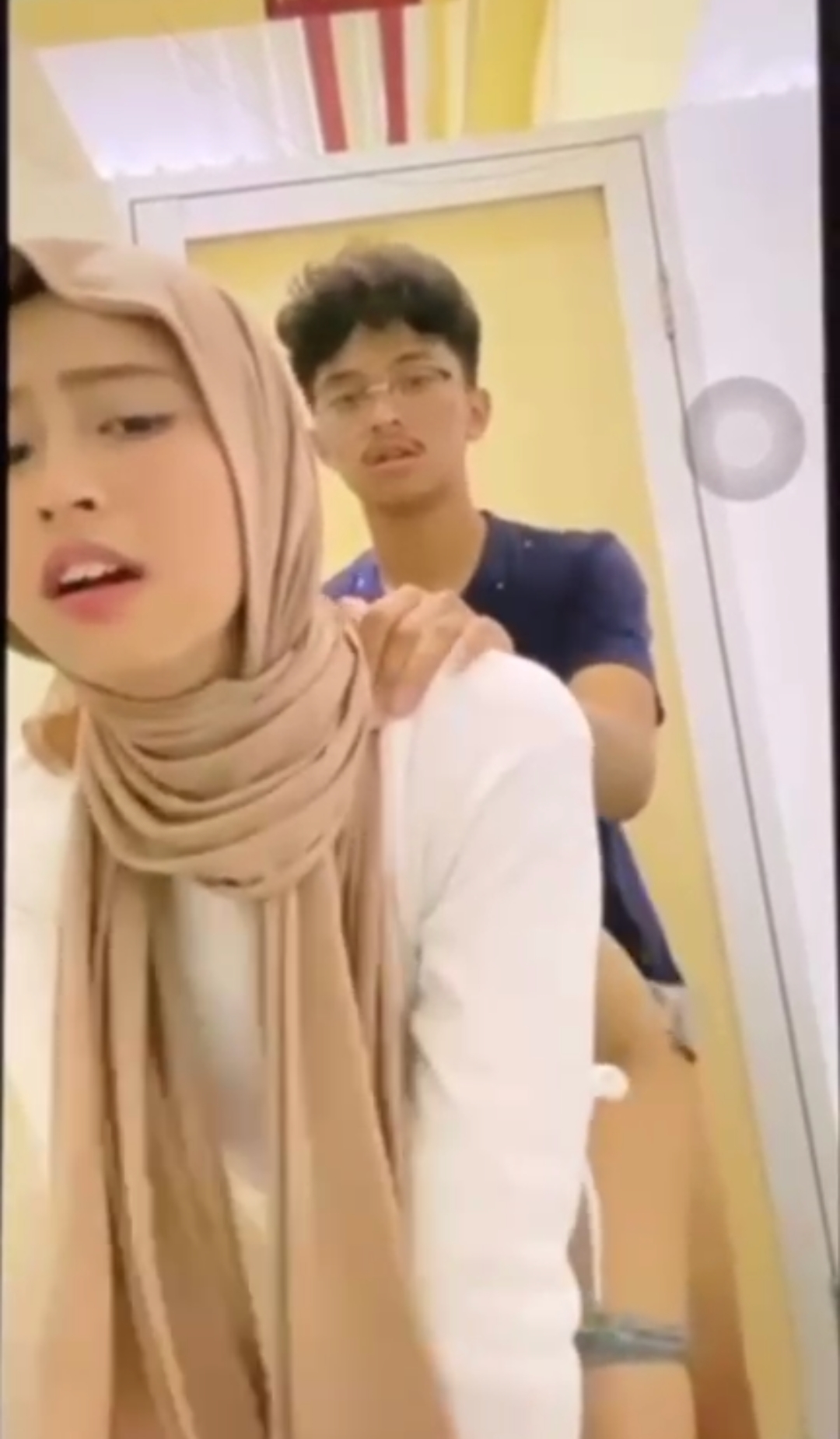 Ukthi Jilbab Panik Saat Dicrot Dalem